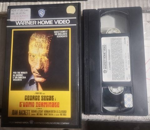 TeknoFilm – VHS – L'UOMO TERMINALE di Mike Hodges (1974) - WARNER BROS TeknoFilm – VHS – L'UOMO TERMINALE di Mike Hodges (1974) - WARNER BROS