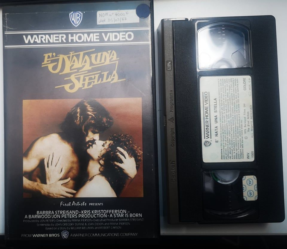 TeknoFilm – VHS – E' NATA UNA STELLA di Frank Pierson (1976) - WARNER BROS (INEDITO IN DVD) TeknoFilm – VHS – E' NATA UNA STELLA di Frank Pierson (1976) - WARNER BROS (INEDITO IN DVD)