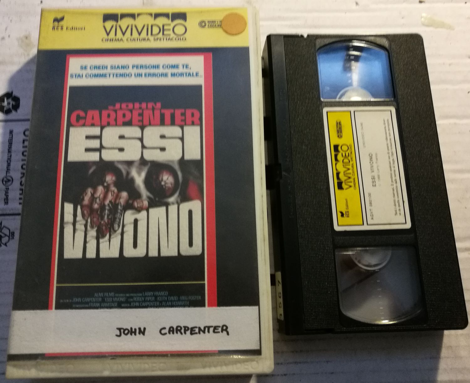 TeknoFilm – VHS – ESSI VIVONO di John Carpenter (1988) - VIVIVIDEO TeknoFilm – VHS – ESSI VIVONO di John Carpenter (1988) - VIVIVIDEO