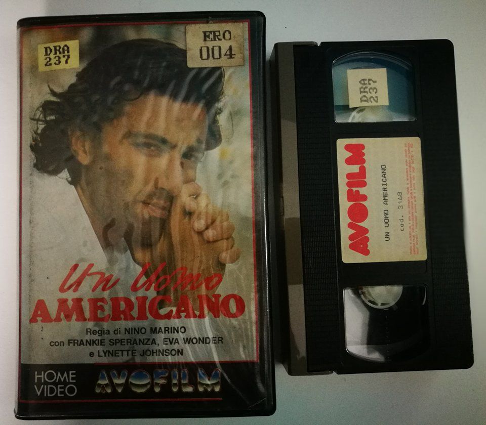 TeknoFilm - VHS – UN UOMO AMERICANO di Nino Marino (1979) - AVOFILM (INEDITO IN DVD) TeknoFilm - VHS – UN UOMO AMERICANO di Nino Marino (1979) - AVOFILM (INEDITO IN DVD)