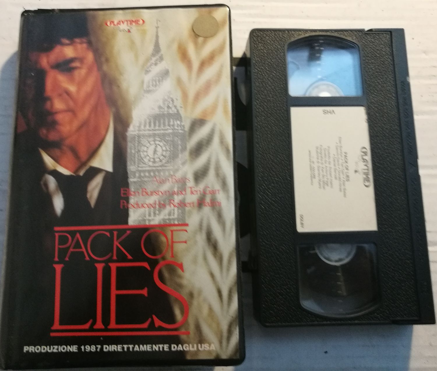 TeknoFilm - VHS - PACK OF LIES di Anthony Page (1987) - PLAYTIME (INEDITO IN DVD) TeknoFilm - VHS - PACK OF LIES di Anthony Page (1987) - PLAYTIME (INEDITO IN DVD)