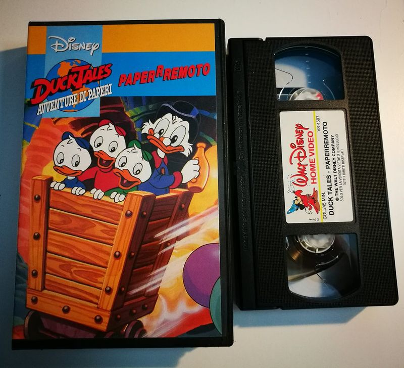 TeknoFilm - VHS – DUCK TALES AVVENTURE DI PAPERI - PAPERRREMOTO di A.A.V.V. (1987) - WALT DISNEY (INEDITO IN DVD) TeknoFilm - VHS – DUCK TALES AVVENTURE DI PAPERI - PAPERRREMOTO di A.A.V.V. (1987) - WALT DISNEY (INEDITO IN DVD)