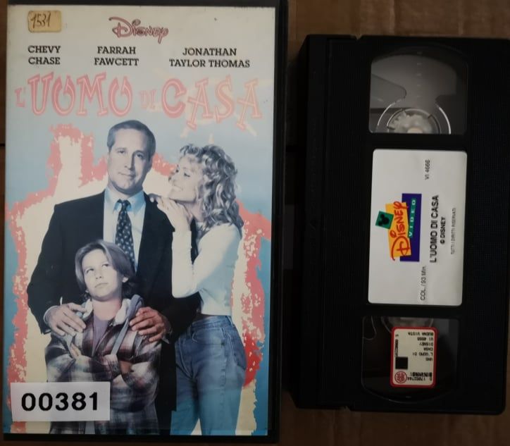 TeknoFilm - VHS – L'UOMO DI CASA di Stephen Herek (2005) - WALT DISNEY (INEDITO IN DVD) TeknoFilm - VHS – L'UOMO DI CASA di Stephen Herek (2005) - WALT DISNEY (INEDITO IN DVD)