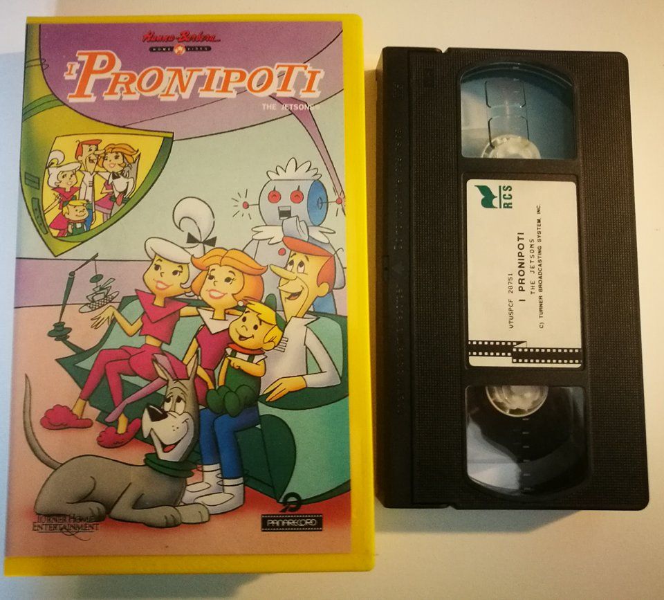 TeknoFilm - VHS – Serie TV I PRONIPOTI - I JETSONS (4 Episodi) di William Hanna e Joseph Barbera (1962) - RCS (INEDITO IN DVD) TeknoFilm - VHS – Serie TV I PRONIPOTI - I JETSONS (4 Episodi) di William Hanna e Joseph Barbera (1962) - RCS (INEDITO IN DVD)