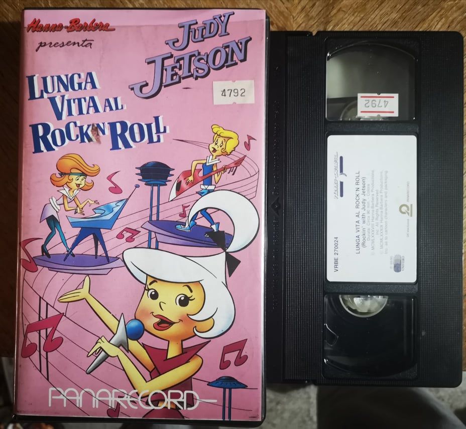TeknoFilm - VHS – JUDY JETSON - LUNGA VITA AL ROCK 'N ROLL di Paul Sommer e Ray Patterson (1988) - PANARECORD (INEDITO IN DVD) TeknoFilm - VHS – JUDY JETSON - LUNGA VITA AL ROCK 'N ROLL di Paul Sommer e Ray Patterson (1988) - PANARECORD (INEDITO IN DVD)