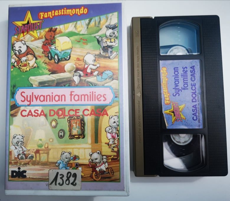 TeknoFilm - VHS – SYLVANIAN FAMILES - CASA DOLCE CASA di Momoko Kamiya (1987) - STARDUST (INEDITO IN DVD)