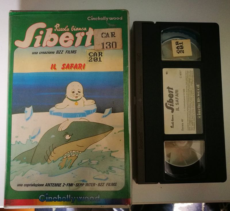 TeknoFilm - VHS – PICCOLA BIANCA SIBERT - IL SAFARI di John Allan Armstrong e Al Lowenheim (1984) - CINEHOLLYWOOD (INEDITO IN DVD) TeknoFilm - VHS – PICCOLA BIANCA SIBERT - IL SAFARI di John Allan Armstrong e Al Lowenheim (1984) - CINEHOLLYWOOD (INEDITO IN DVD)