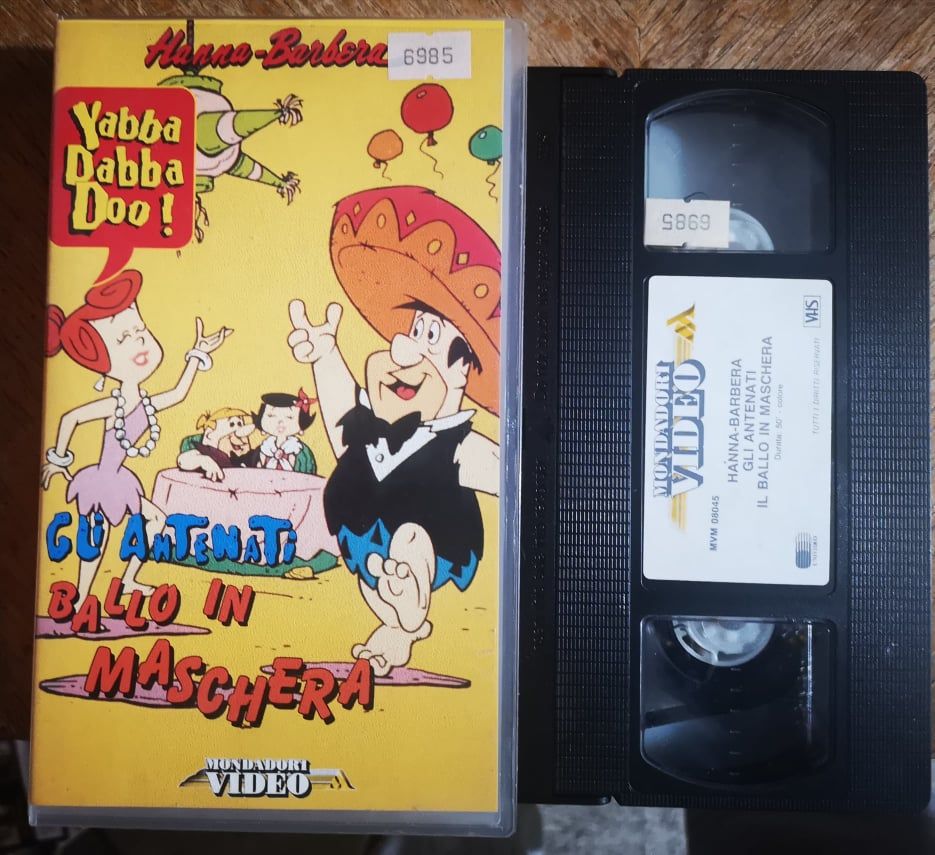 TeknoFilm - VHS – THE FLINTSTONES - GLI ANTENATI - BALLO IN MASCHERA di William Hanna e Joseph Barbera (1960) - MONDADORI (INEDITO IN DVD) TeknoFilm - VHS – THE FLINTSTONES - GLI ANTENATI - BALLO IN MASCHERA di William Hanna e Joseph Barbera (1960) - MONDADORI (INEDITO IN DVD)