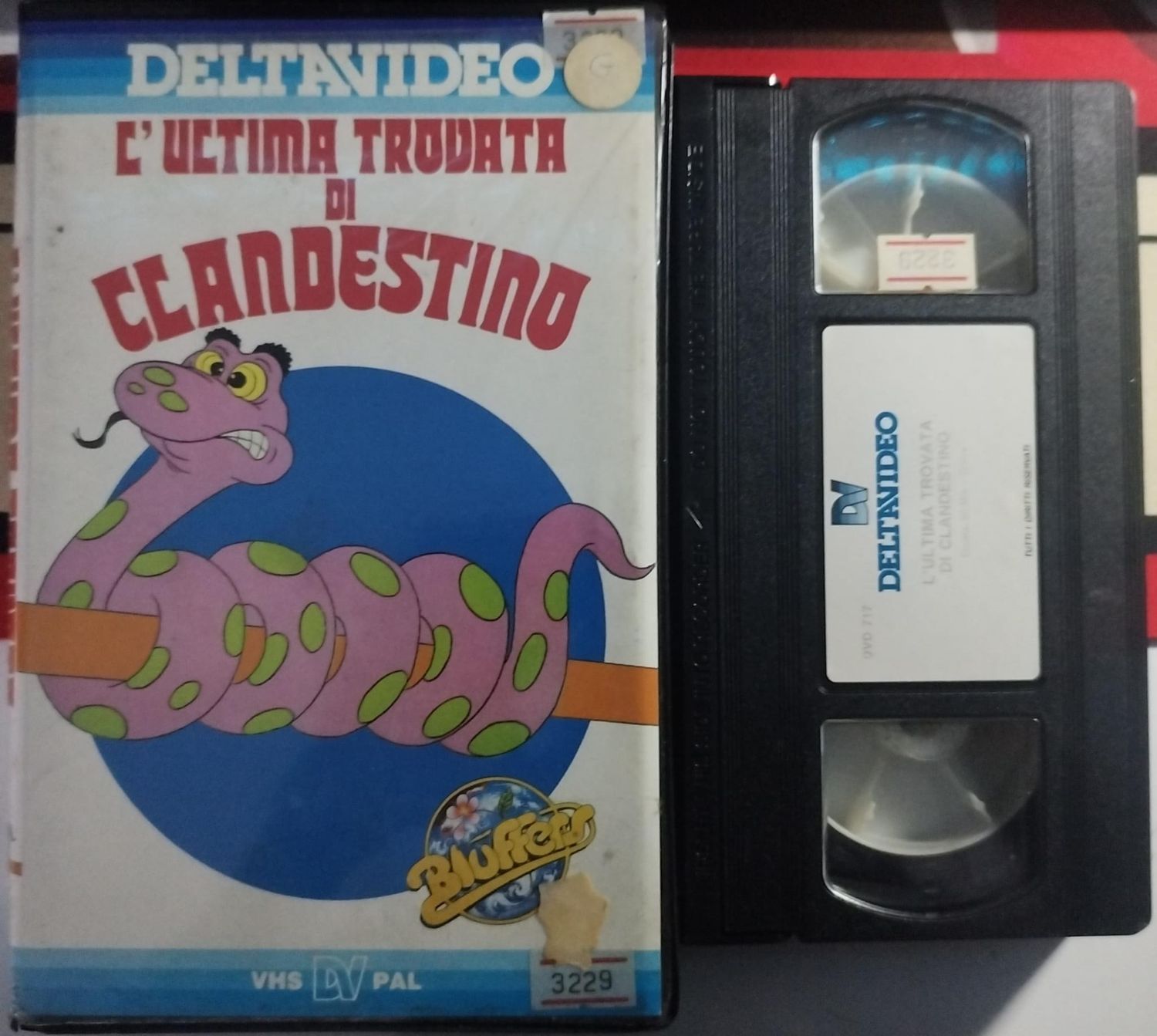 TeknoFilm - VHS – I BLUFFERS - L'ULTIMA VOLTA DI CLANDESTINO di A.A.V.V. (1984) - DELTAVIDEO (INEDITO IN DVD) TeknoFilm - VHS – I BLUFFERS - L'ULTIMA VOLTA DI CLANDESTINO di A.A.V.V. (1984) - DELTAVIDEO (INEDITO IN DVD)