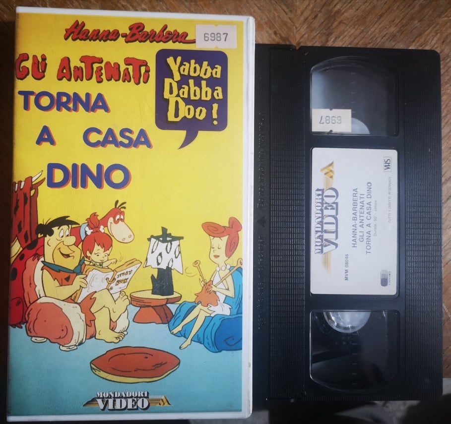 TeknoFilm - VHS – GLI ANTENATI - YABBA DABBA DOO - TORNA A CASA DINO di William Hanna e Joseph Barbera (1960) - MONDADORI (INEDITO IN DVD) TeknoFilm - VHS – GLI ANTENATI - YABBA DABBA DOO - TORNA A CASA DINO di William Hanna e Joseph Barbera (1960) - MONDADORI (INEDITO IN DVD)