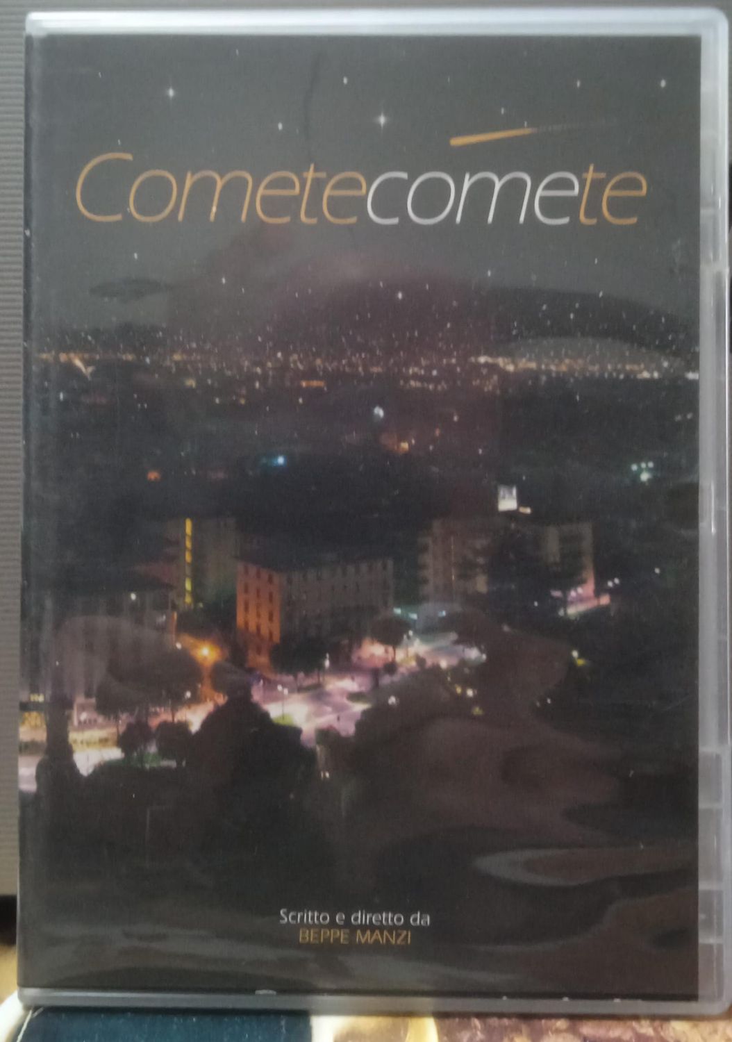 TeknoFilm - DVD – COMETE COMETE di Beppe Manzi (2012) - AIDO