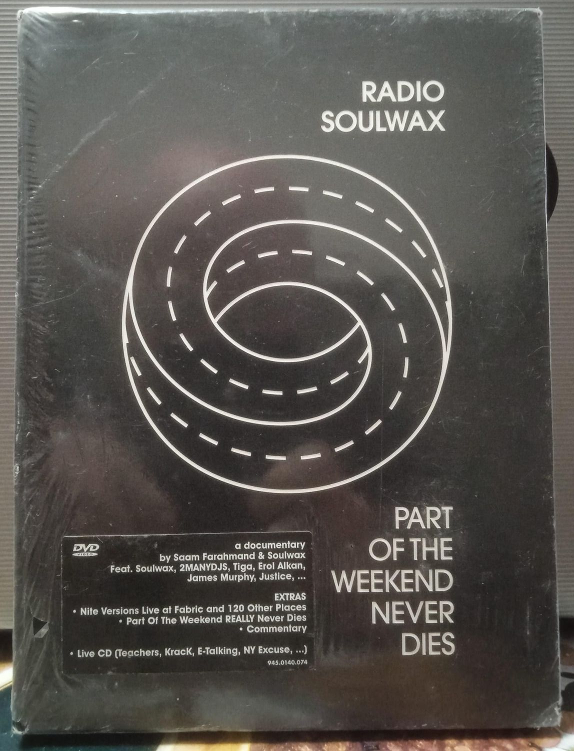TeknoFilm - CD + DVD – RADIO SOULWAX - PART OF THE WEEKEND NEVER DIES  di Saam Farahmand e Soulwax (2008) - PIAS