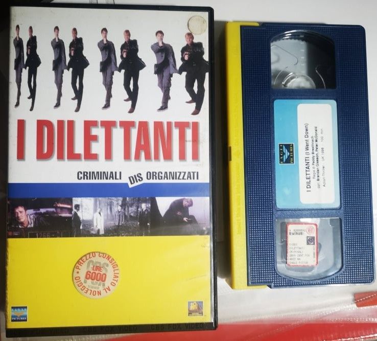 TeknoFilm - VHS – I DILETTANTI - CRIMINALI DISORGANIZZATI di Paddy Breathnach (1997) - 20TH CENTURY FOX (INEDITO IN DVD) TeknoFilm - VHS – I DILETTANTI - CRIMINALI DISORGANIZZATI di Paddy Breathnach (1997) - 20TH CENTURY FOX (INEDITO IN DVD)