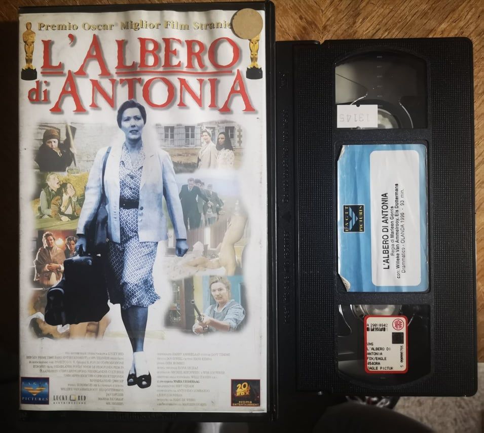 TeknoFilm - VHS – L'ALBERO DI ANTONIA di Marleen Gorris (1995) - 20TH CENTURY FOX (INEDITO IN DVD) TeknoFilm - VHS – L'ALBERO DI ANTONIA di Marleen Gorris (1995) - 20TH CENTURY FOX (INEDITO IN DVD)