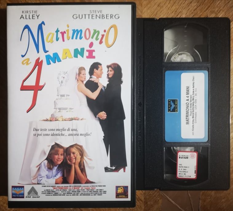 TeknoFilm - VHS – MATRIMONIO A 4 MANI di Andy Tennant (1995) - 20TH CENTURY FOX (INEDITO IN DVD) TeknoFilm - VHS – MATRIMONIO A 4 MANI di Andy Tennant (1995) - 20TH CENTURY FOX (INEDITO IN DVD)