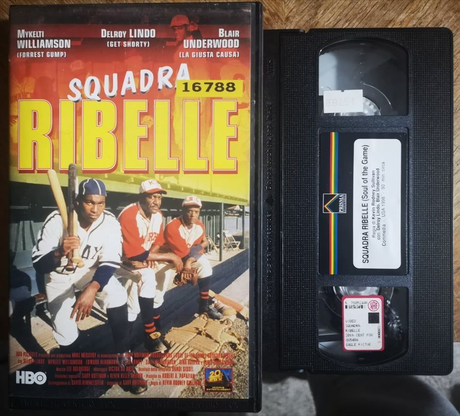 TeknoFilm - VHS – SQUADRA RIBELLE di Kevin Rodney Sullivan (1996) - 20TH CENTURY FOX (INEDITO IN DVD) TeknoFilm - VHS – SQUADRA RIBELLE di Kevin Rodney Sullivan (1996) - 20TH CENTURY FOX (INEDITO IN DVD)