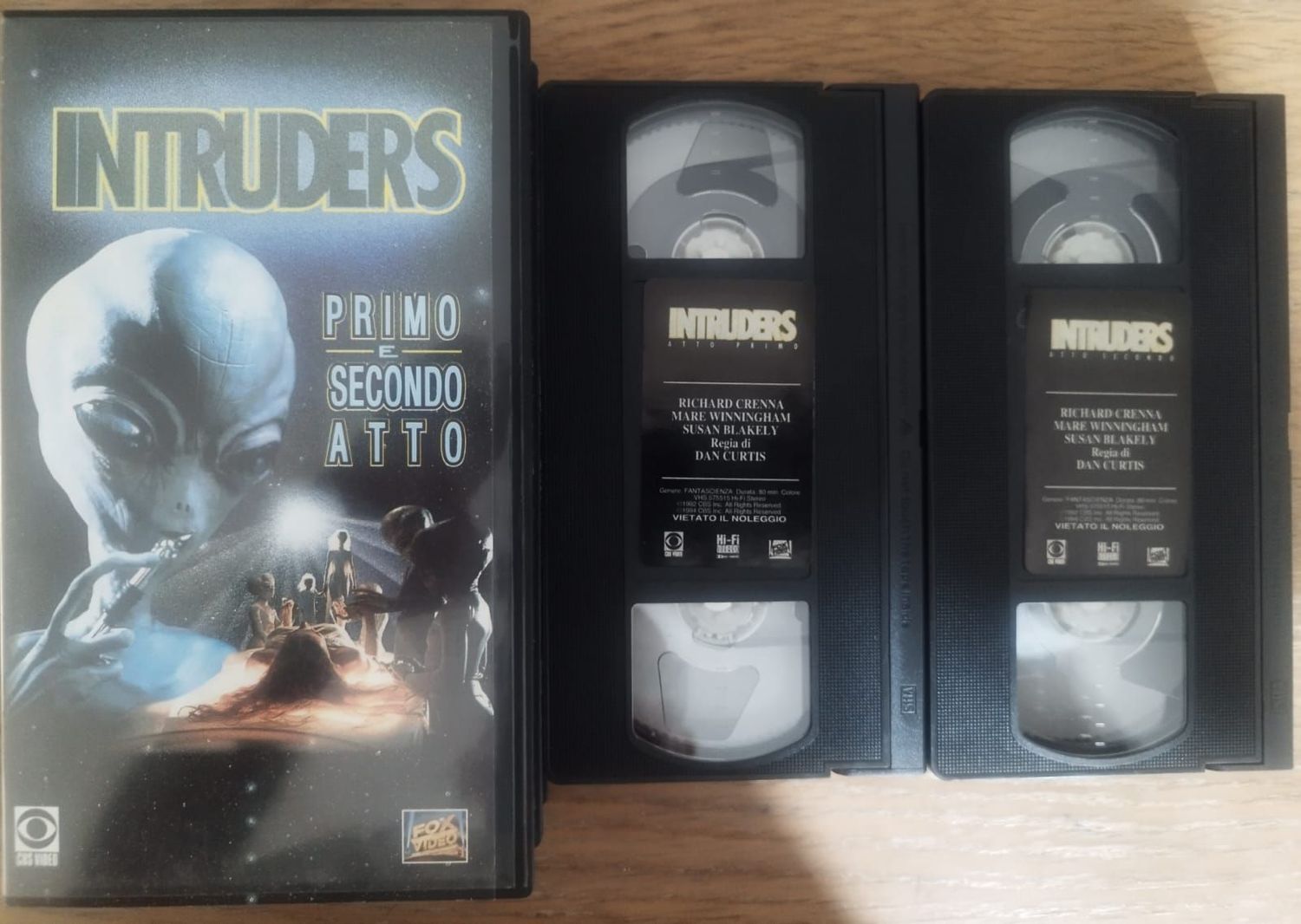 TeknoFilm - 2 VHS – INTRUDERS Atto Primo e Secondo di Dan Curtis (1992) - FOX VIDEO (INEDITO IN DVD) TeknoFilm - 2 VHS – INTRUDERS Atto Primo e Secondo di Dan Curtis (1992) - FOX VIDEO (INEDITO IN DVD)