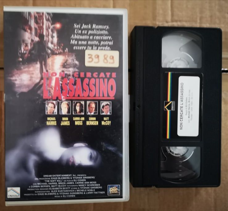 TeknoFilm - VHS – NON CERCATE L'ASSASSINO di Eli Cohen (1994) - FOX PRISMA (INEDITO IN DVD) TeknoFilm - VHS – NON CERCATE L'ASSASSINO di Eli Cohen (1994) - FOX PRISMA (INEDITO IN DVD)