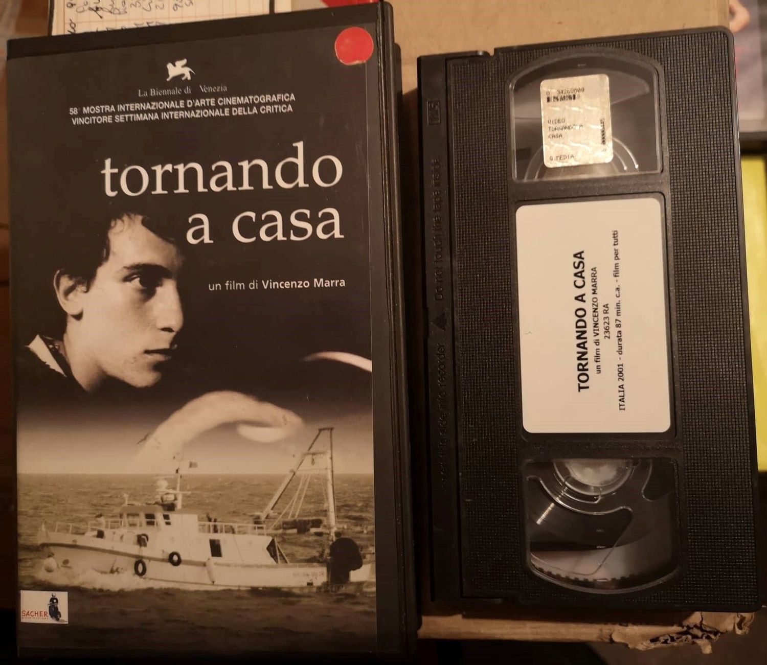 TeknoFilm - VHS – TORNANDO A CASA di Vincenzo Marra (2001) - 20TH CENTURY FOX (INEDITO IN DVD) TeknoFilm - VHS – TORNANDO A CASA di Vincenzo Marra (2001) - 20TH CENTURY FOX (INEDITO IN DVD)