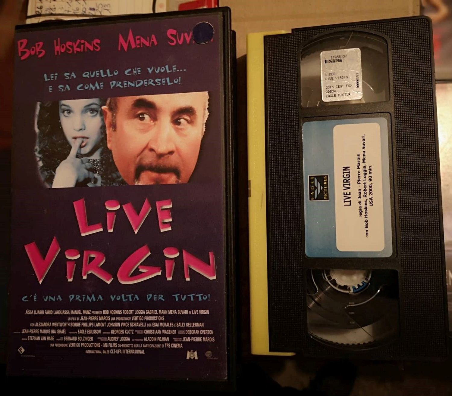 TeknoFilm - VHS – LIVE VIRGIN di Jean-Pierre Marois (2000) - 20TH CENTURY FOX (INEDITO IN DVD) TeknoFilm - VHS – LIVE VIRGIN di Jean-Pierre Marois (2000) - 20TH CENTURY FOX (INEDITO IN DVD)