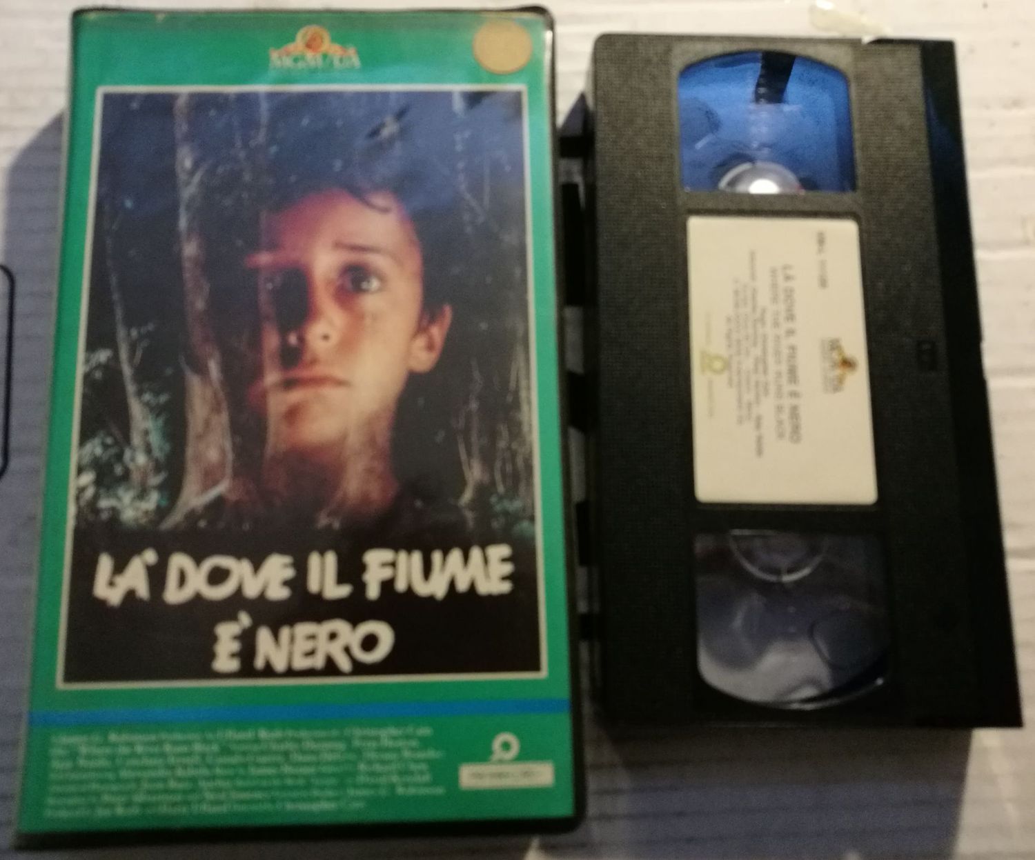 TeknoFilm - VHS – LA' DOVE IL FIUME E' NERO di Christopher Cain (1986) - MGM (INEDITO IN DVD) TeknoFilm - VHS – LA' DOVE IL FIUME E' NERO di Christopher Cain (1986) - MGM (INEDITO IN DVD)
