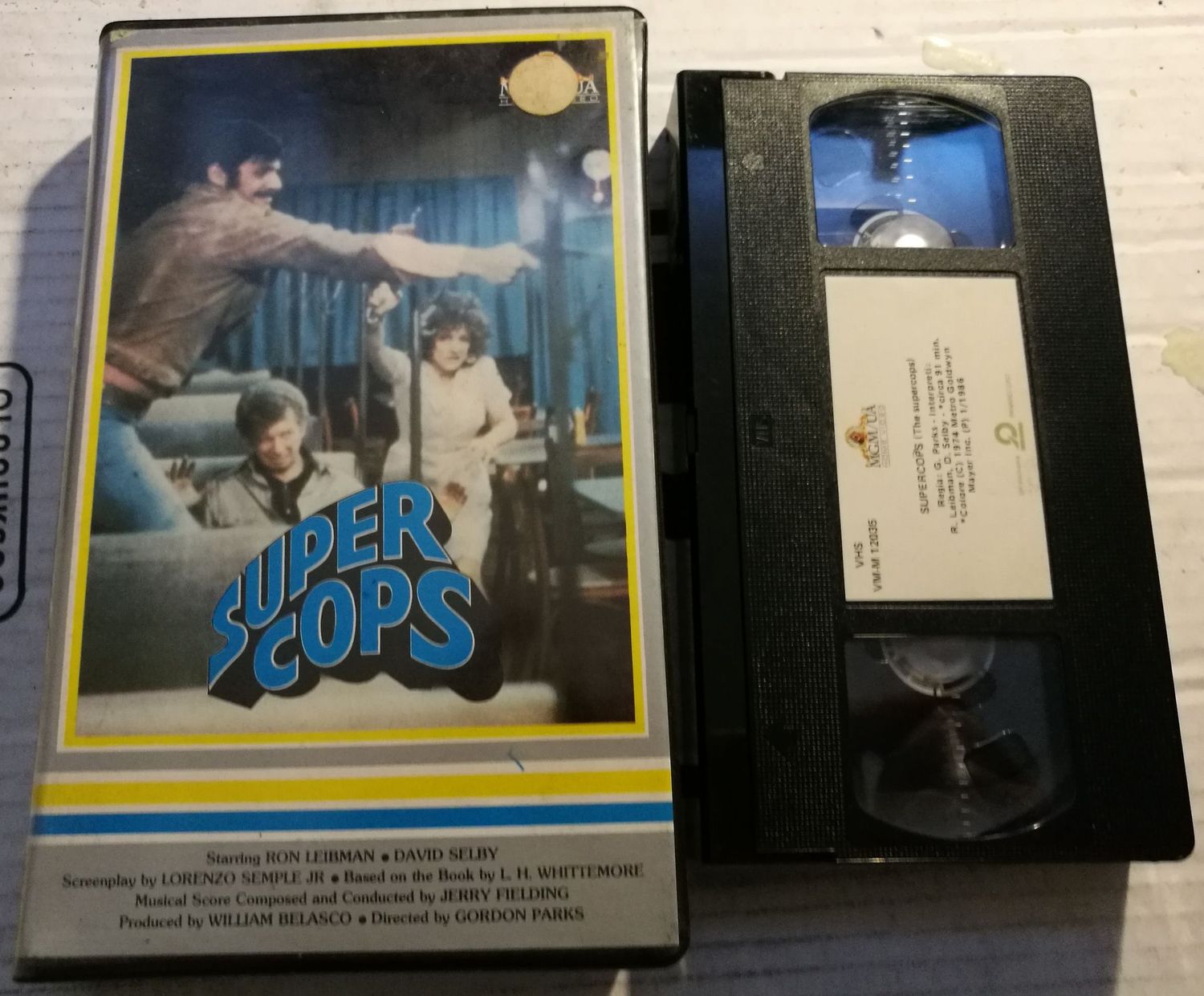 TeknoFilm - VHS – SUPER COPS di Gordon Parks (1974) - MGM (INEDITO IN DVD) TeknoFilm - VHS – SUPER COPS di Gordon Parks (1974) - MGM (INEDITO IN DVD)