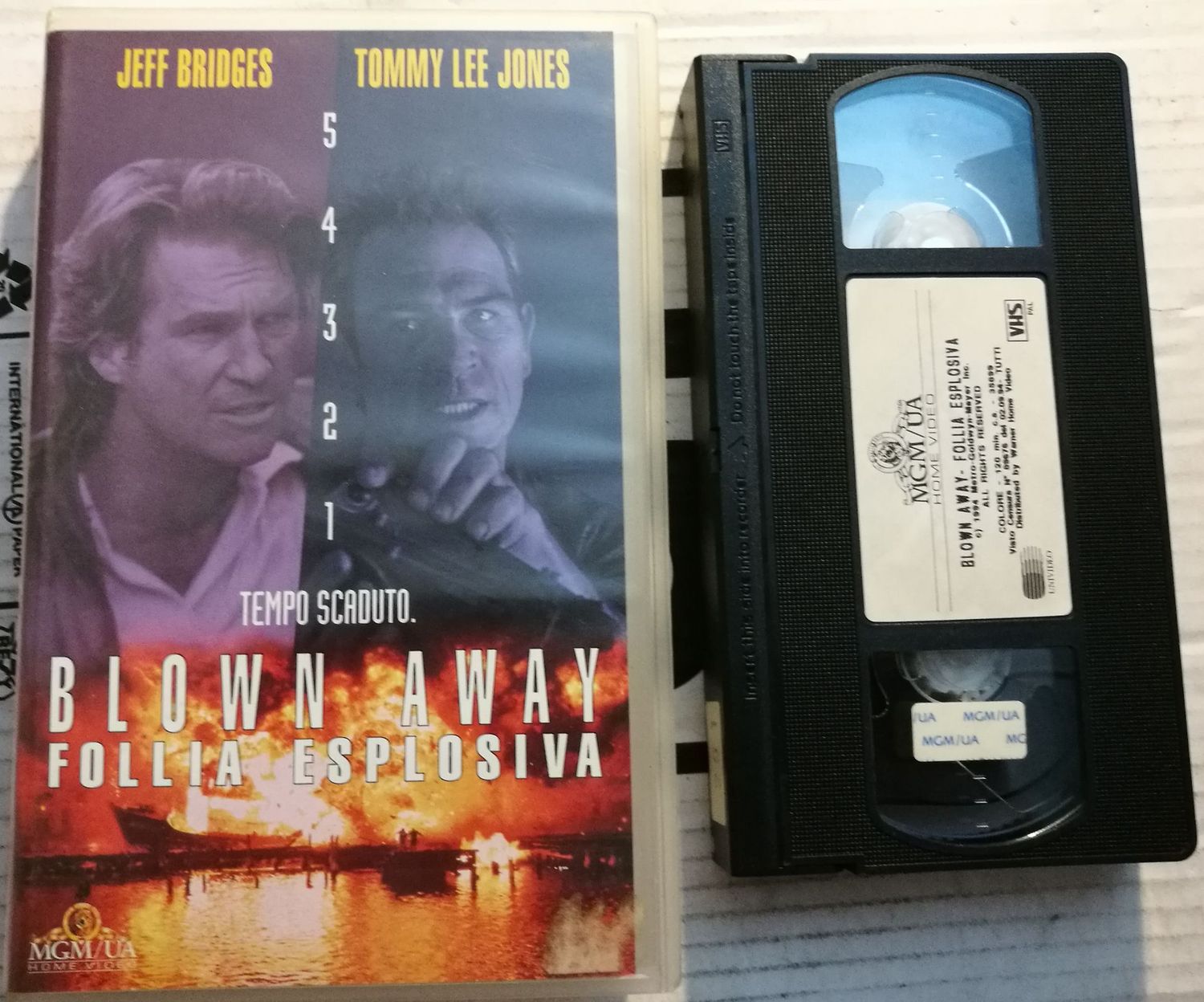 TeknoFilm - VHS – BLOWN AWAY - FOLLIA ESPLOSIVA di Stephen Hopkins (1994) - MGM TeknoFilm - VHS – BLOWN AWAY - FOLLIA ESPLOSIVA di Stephen Hopkins (1994) - MGM