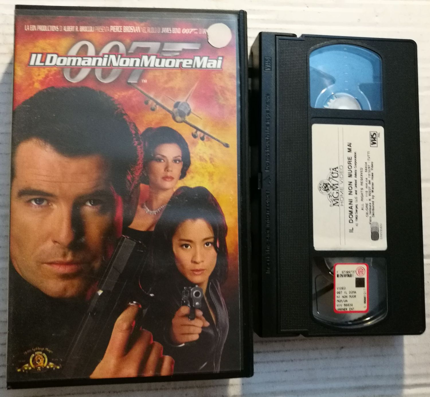 TeknoFilm - VHS – 007 IL DOMANI NON MUORE MAI di Roger Spottiswoode (1997) - MGM TeknoFilm - VHS – 007 IL DOMANI NON MUORE MAI di Roger Spottiswoode (1997) - MGM