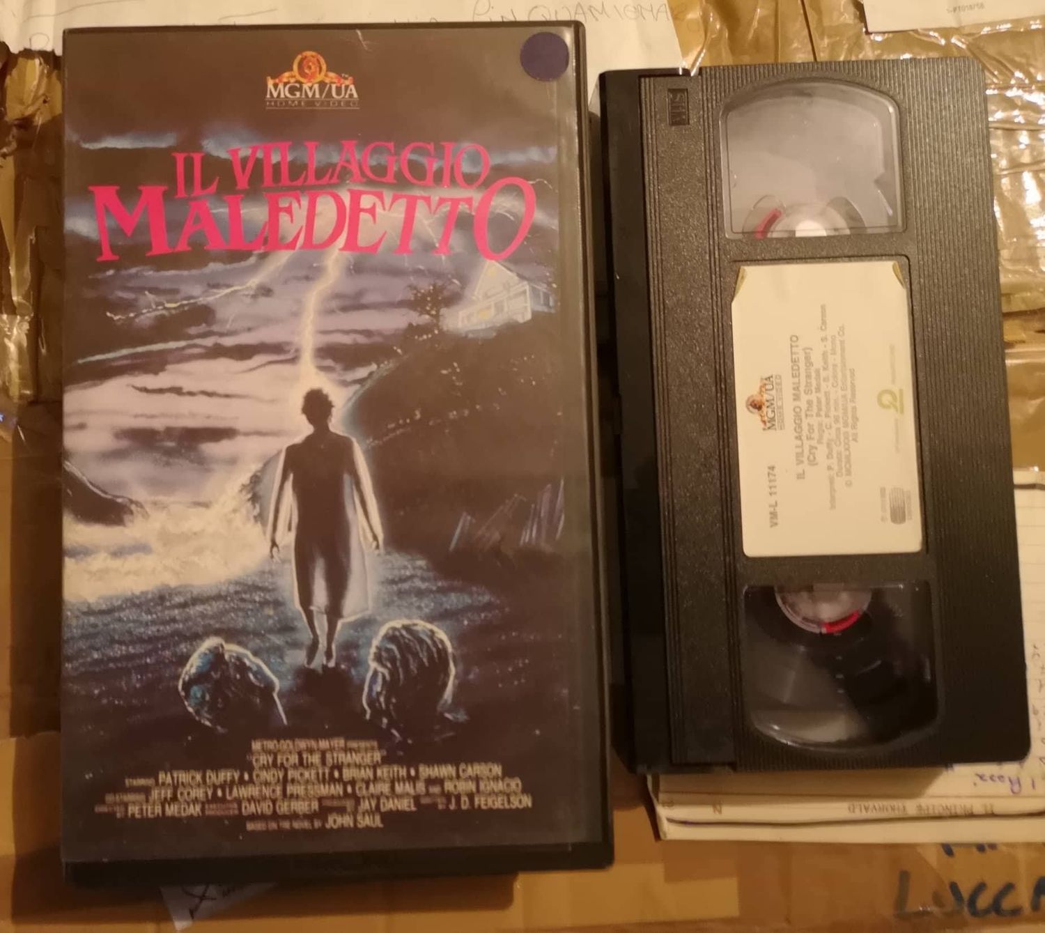 TeknoFilm - VHS – IL VILLAGGIO MALEDETTO di Peter Medak (1982) - MGM (INEDITO IN DVD) TeknoFilm - VHS – IL VILLAGGIO MALEDETTO di Peter Medak (1982) - MGM (INEDITO IN DVD)