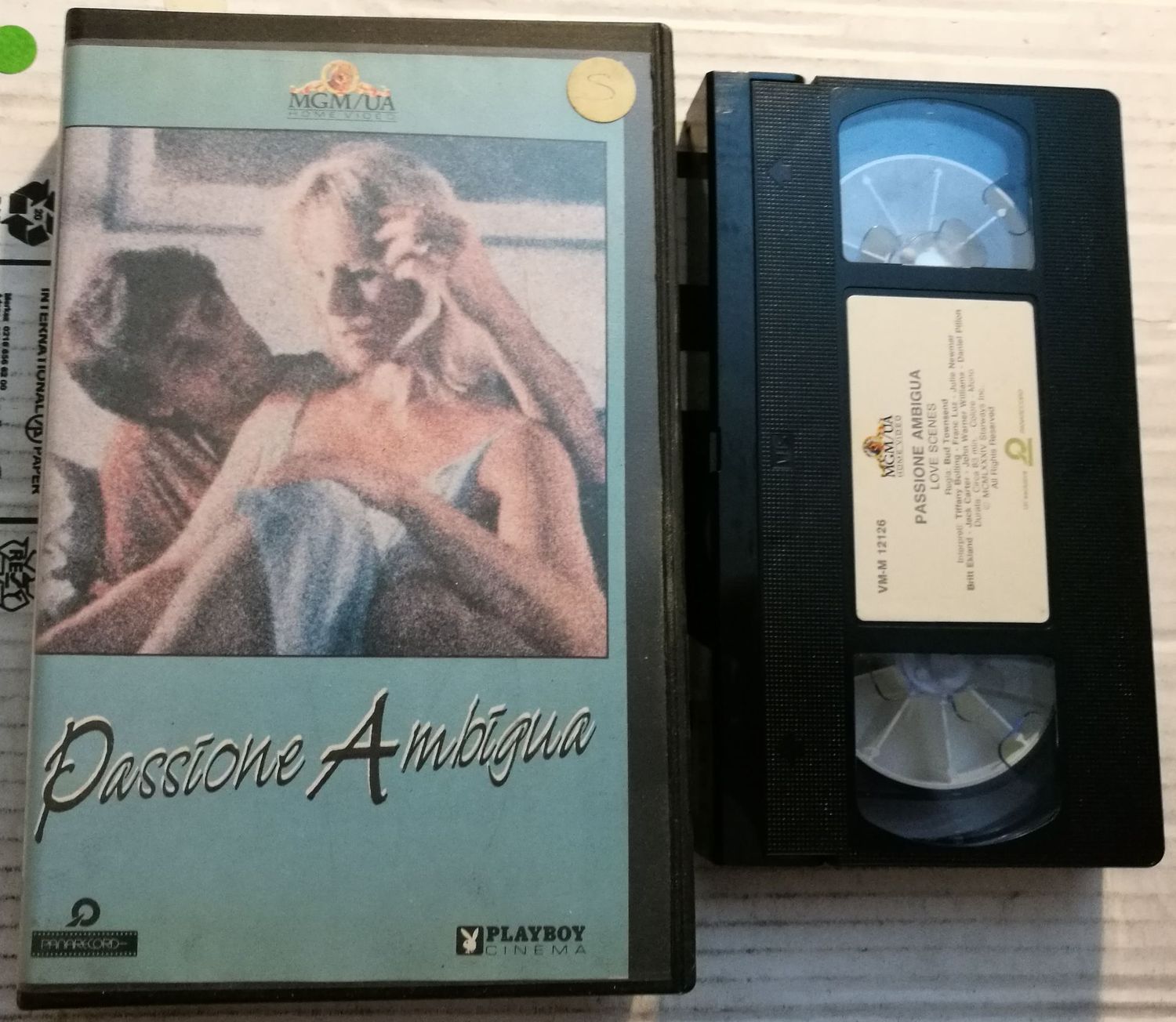 TeknoFilm - VHS – PASSIONE AMBIGUA di Bud Townsend (1984) - MGM (INEDITO IN DVD) TeknoFilm - VHS – PASSIONE AMBIGUA di Bud Townsend (1984) - MGM (INEDITO IN DVD)