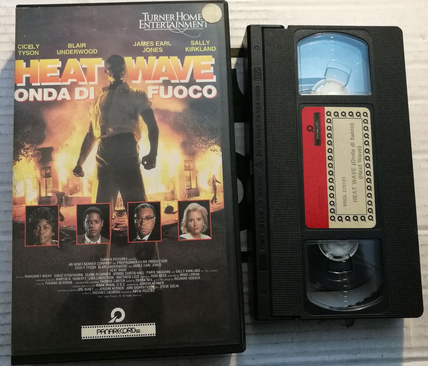 TeknoFilm - VHS – HEAT WAVE - ONDA DI FUOCO di Kevin Hooks (1990) - PANARECORD (INEDITO IN DVD) TeknoFilm - VHS – HEAT WAVE - ONDA DI FUOCO di Kevin Hooks (1990) - PANARECORD (INEDITO IN DVD)
