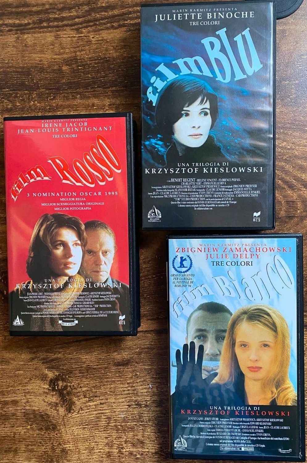 TeknoFilm - 3 VHS – Trilogia dei Colori (Tre colori) di Krzysztof Kieślowski (1993) - RCS TeknoFilm - 3 VHS – Trilogia dei Colori (Tre colori) di Krzysztof Kieślowski (1993) - RCS