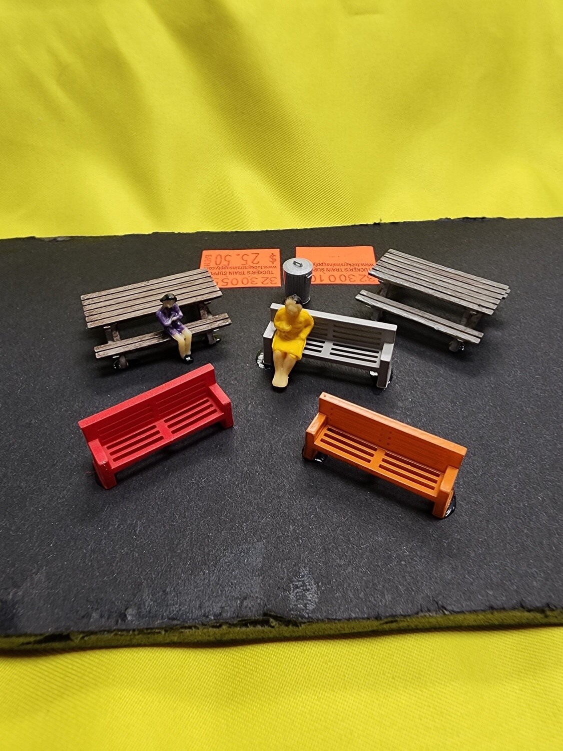 Koda&#39;s HO 323-108 Park Benches &amp; Picnic Tables
