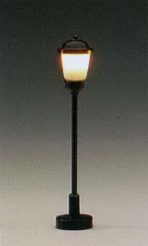 Model Power 595 HO Lamp Posts