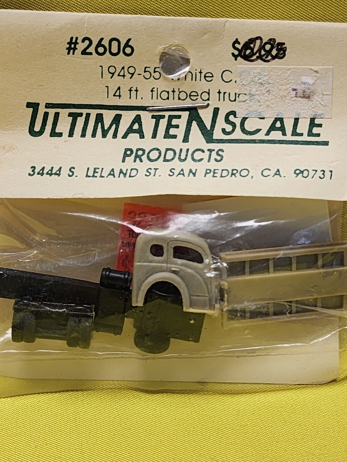 Ultimate #2606 N 1949-55 White COE 14&#39; Flatbed Truck