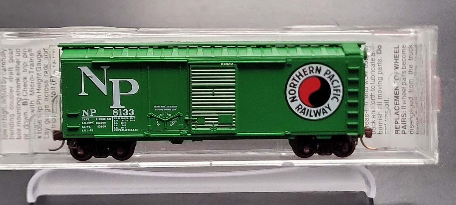 Used N Micro-Trains 22090 Northern Pacific 40' Standard Box Car