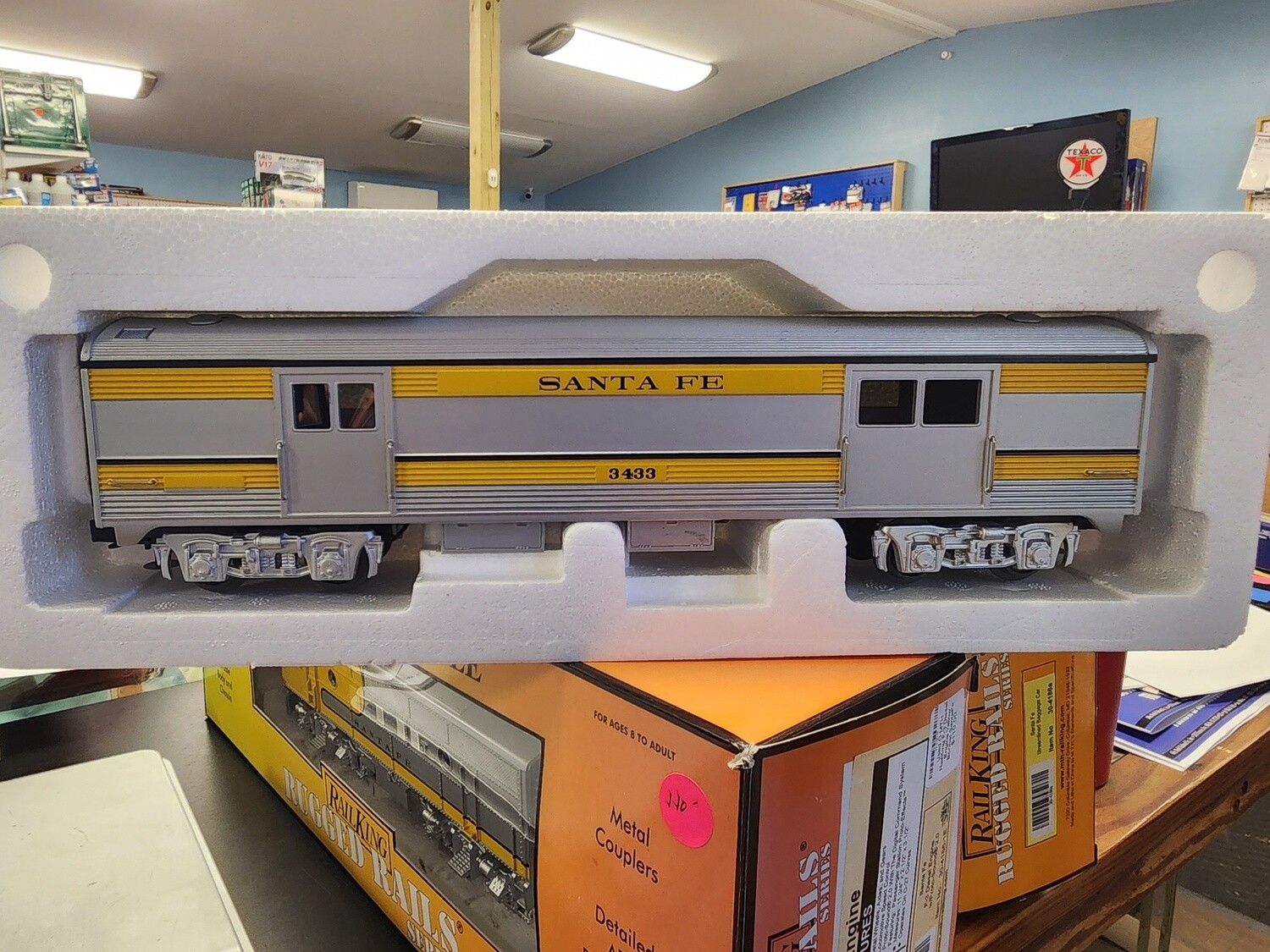 Used O 30-4186A SantaFe Yellow Bonnet Streamlined Baggage Car