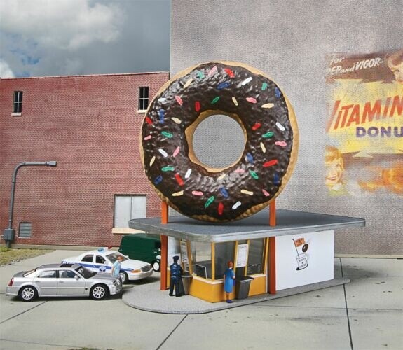Walthers HO 933-3768 Hole-in-One Doughnut Shop