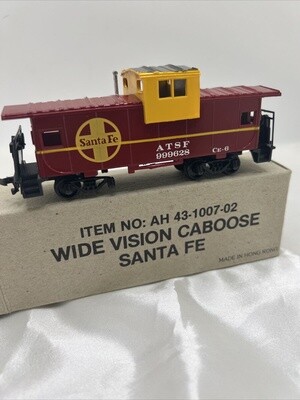 Used HO Bachmann ATSF 999628 WIDEVISION CABOOSE