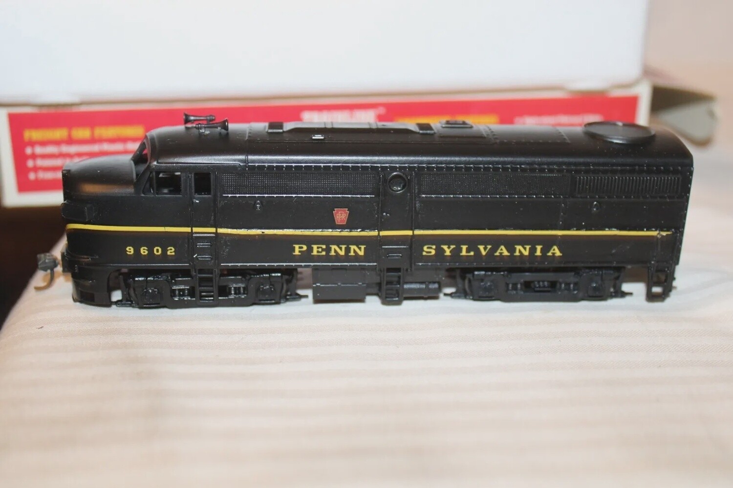 Used HO Scale Walthers, Alco FA-1 Diesel Locomotive, Pennsylvania, Black, #9602