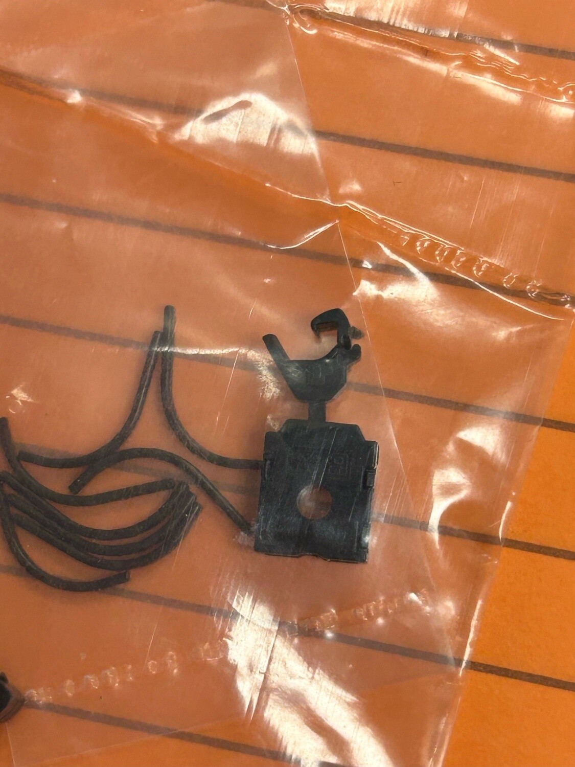 Kato HO 953050 Coupler Set: Type E Magnetic Knuckle
