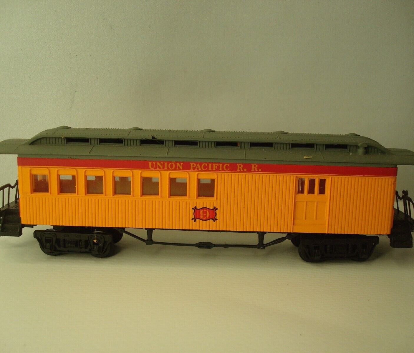 Used N Bachmann Union Pacific R.R. Old Time Passenger Car #9