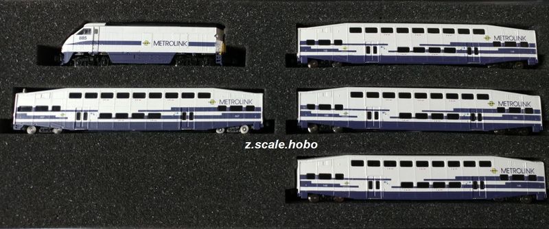 AZL Z F59 Locomotive and Coaches Set Los Angeles Area &quot;Metrolink&quot;