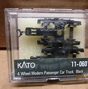 Used N Kato 11-0602 Pair of 4-Wheel Modern Passenger Car Truck/Silver 11-0602