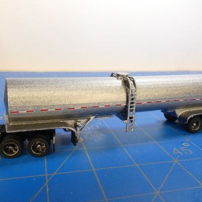 Royale Models Modern 42&#39; Liquid Commodities Tank Trailer 2-Pack