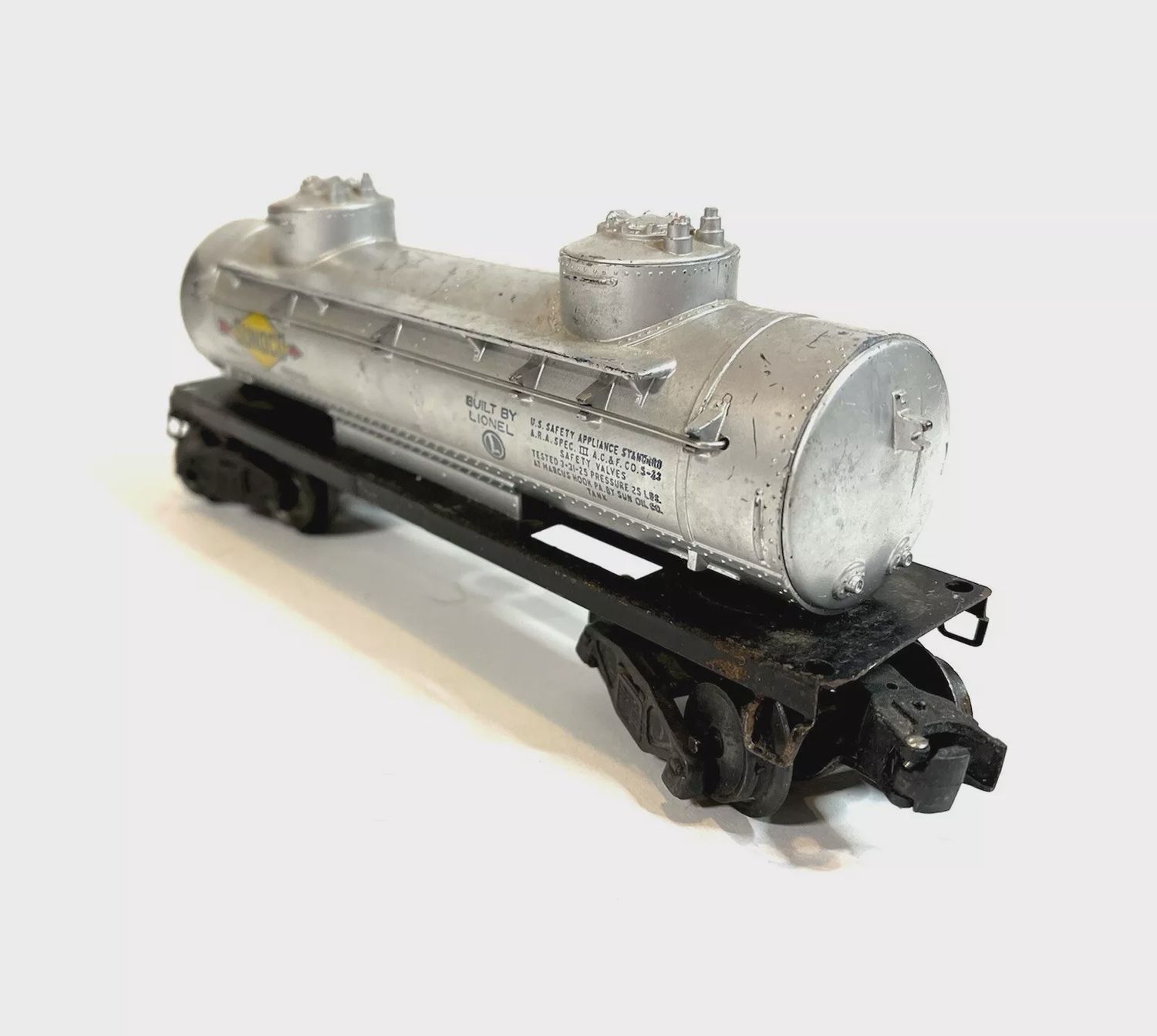 Used O Lionel Sunoco 2-Dome Tank Car
