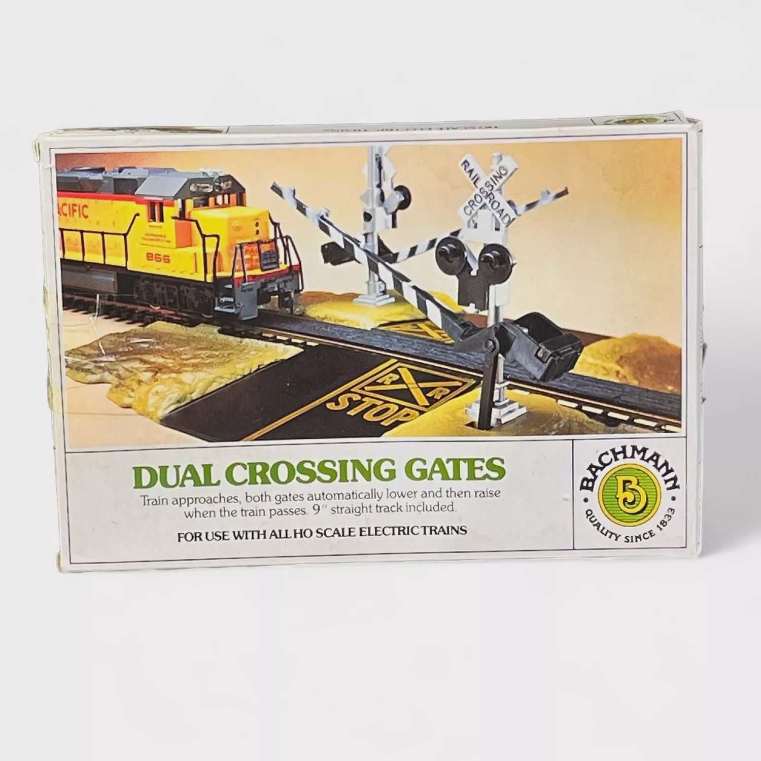 Vintage Bachmann Railroad HO Scale Kit 46220 Dual Crossing Gates Green Landscape