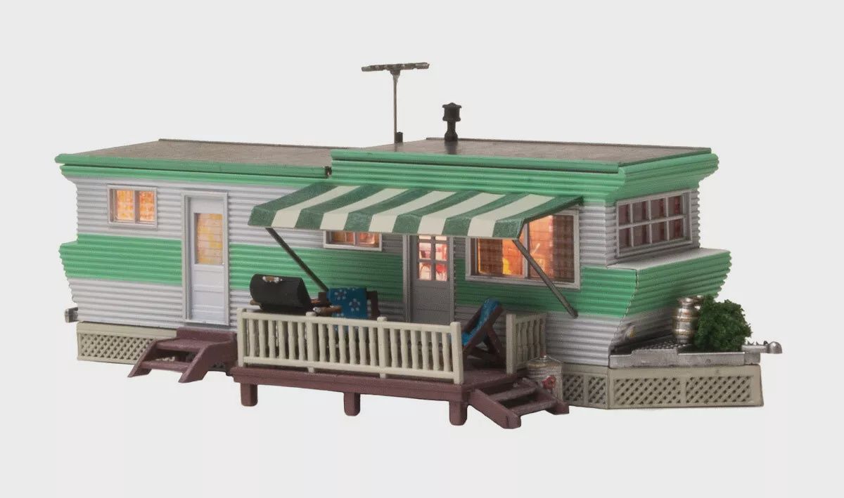 Woodland Scenics N Grillin&#39; &amp; Chillin&#39; Trailer with Lights Built-&amp;-Ready BR4950