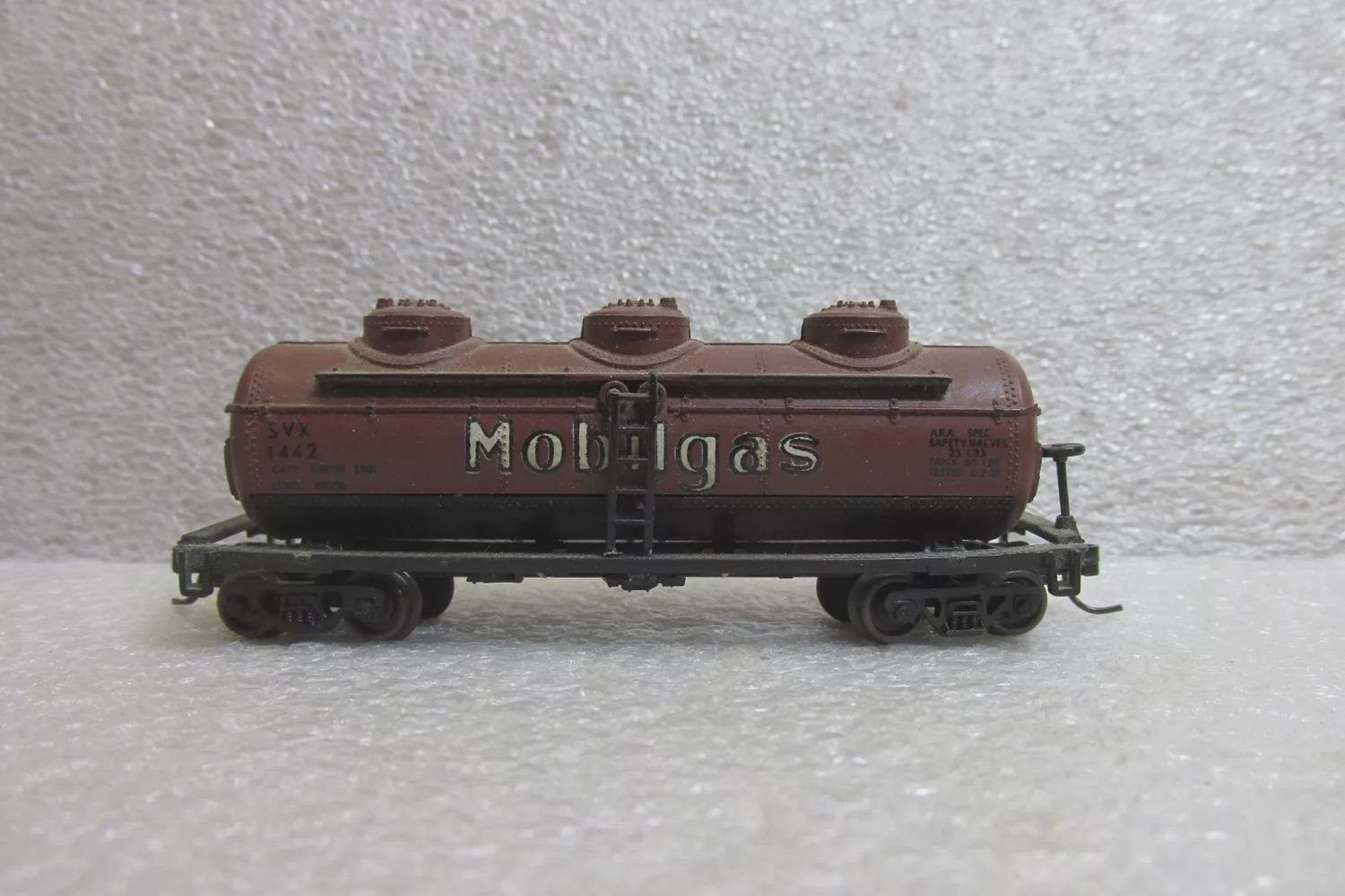 Used N Atlas MOBILGAS 3-Dome Tank Car Road #1442