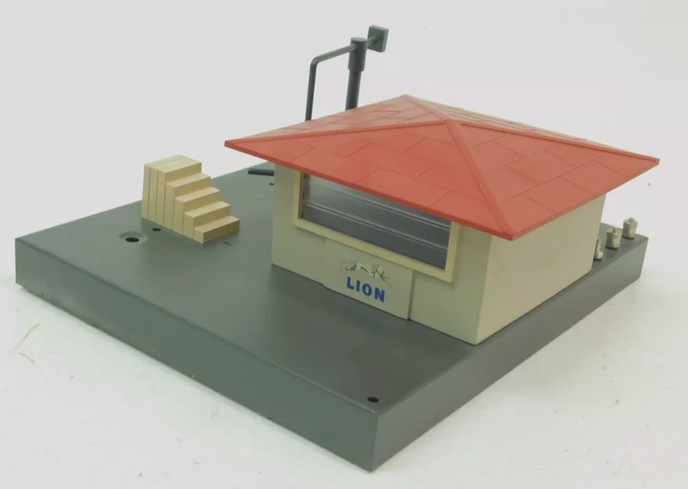 Used O Lionel 6-14156 &quot;Lion&quot; Fueling Station